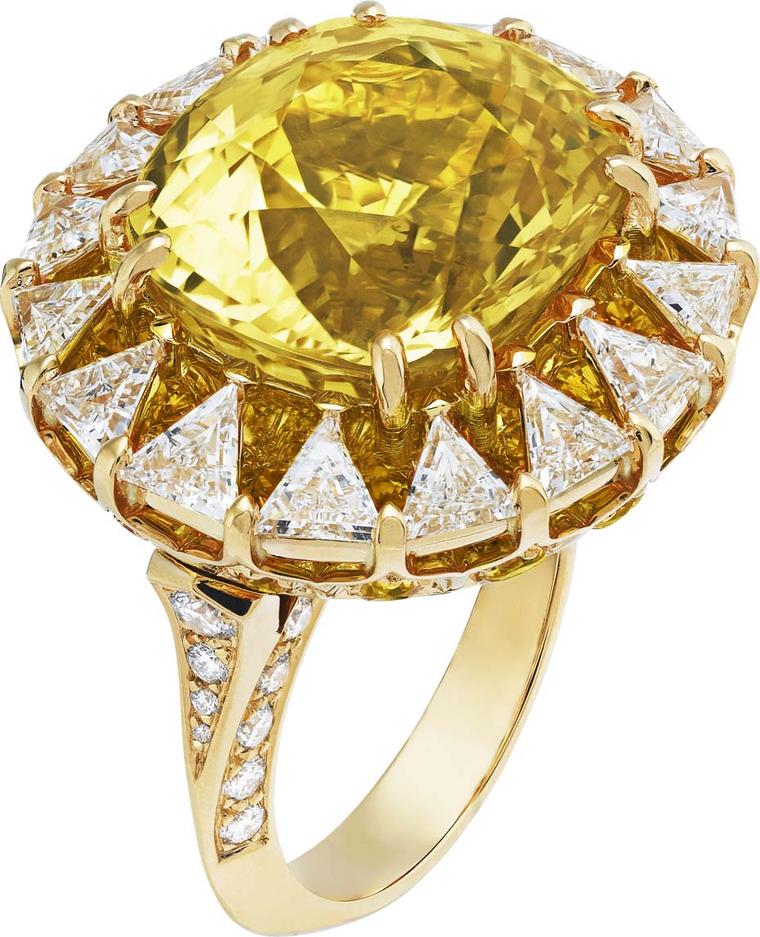 Van Cleef & Arpels Peau d'Ane Happy Marriage collection Solar ring in yellow gold with a central 16ct cushion-cut yellow sapphire, round and trillion-cut diamands and round yellow sapphires.