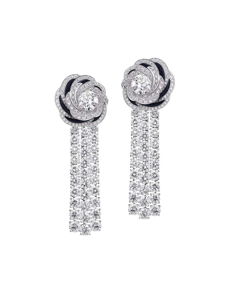 De Beers Aria High Jewellery Unique drop earrings featuring aventurine and pavé and brilliant-cut diamonds.