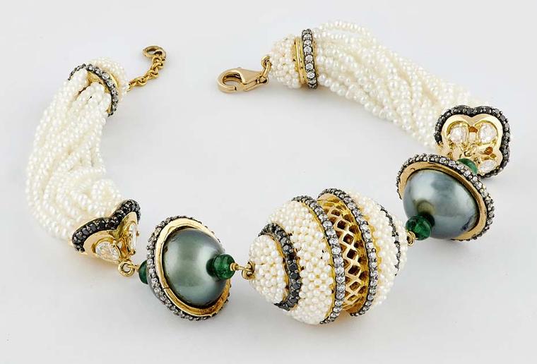 Moksh Taantvi collection bracelet set with rose and brilliant-cut diamonds, emerald beads, Tahitian pearls and fine Japanese keshi pearls.