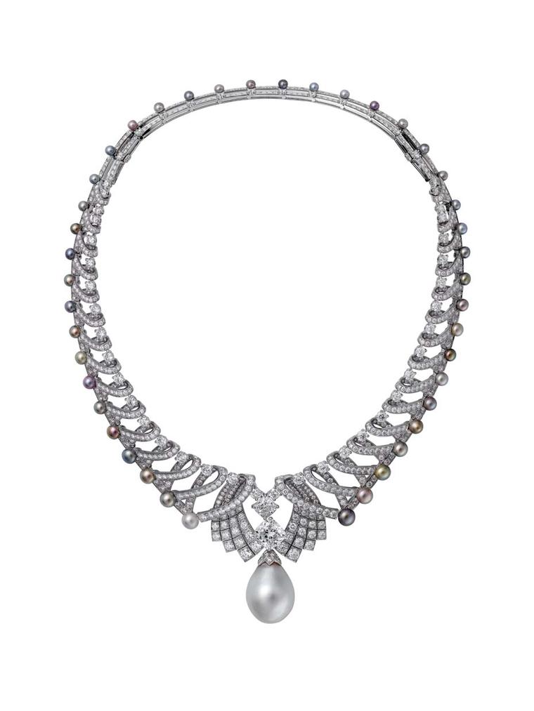 Thanks to an innovative sliding system, Cartier has created a transformable piece of jewellery that will be presented at the 2014 Biennale des Antiquaires and can be worn as a tiara or a necklace.