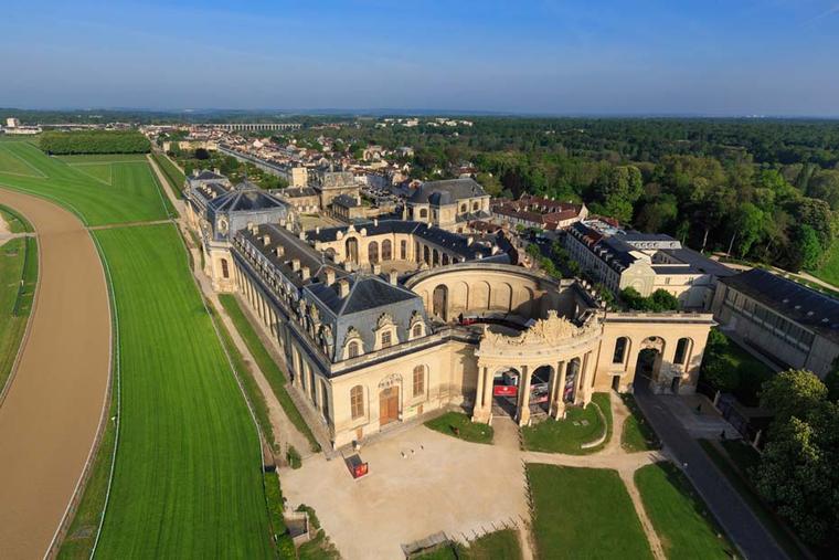 Other art forms will also be celebrated during the Chantilly Art & Elegance, including equestrian skills, haute couture, hat making, table setting and demonstrations, naturellement, of how to whip up a perfect Chantilly cream. Picnics on the lawn, flutes 