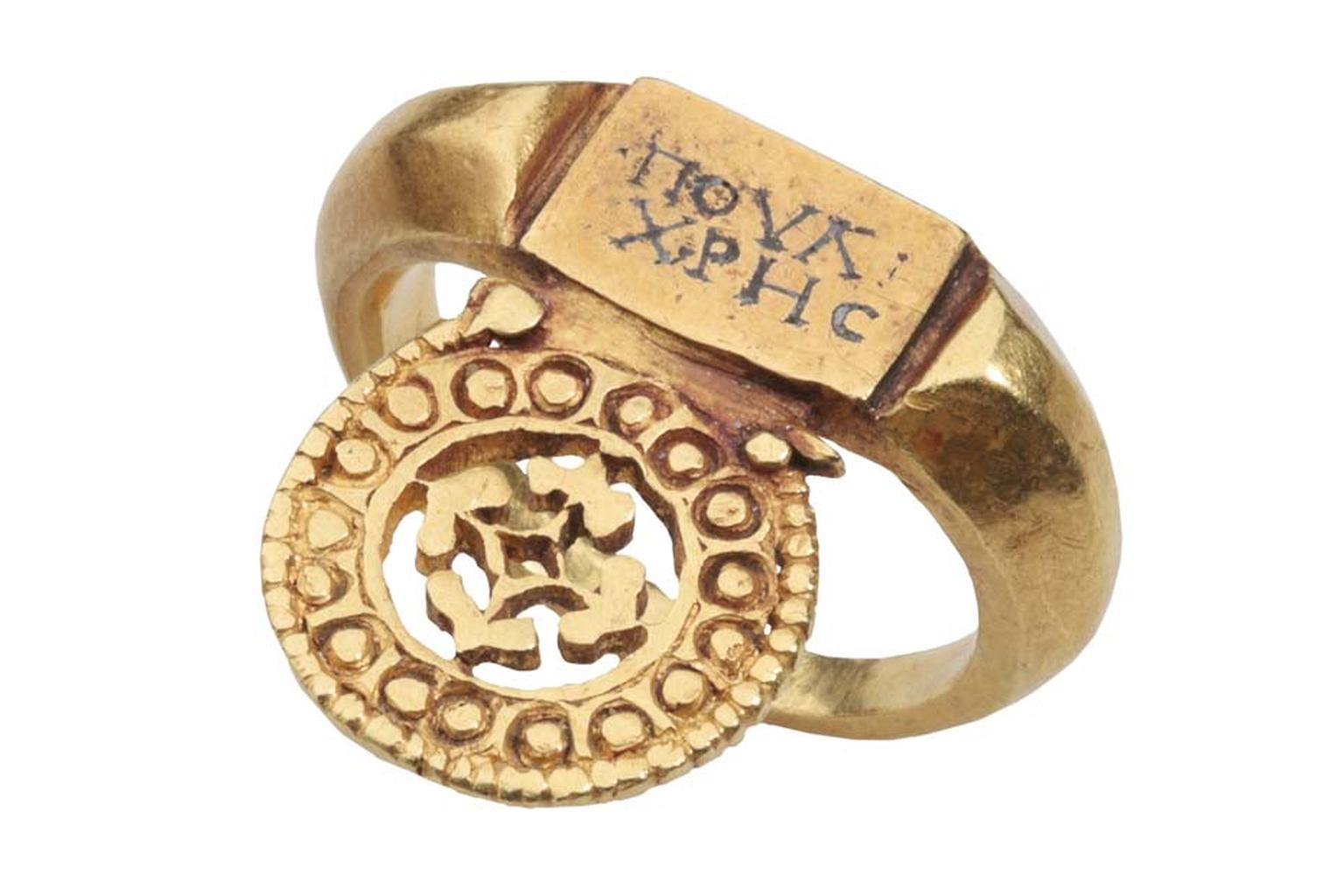 Les Enluminures Roman ring with Greek inscription.