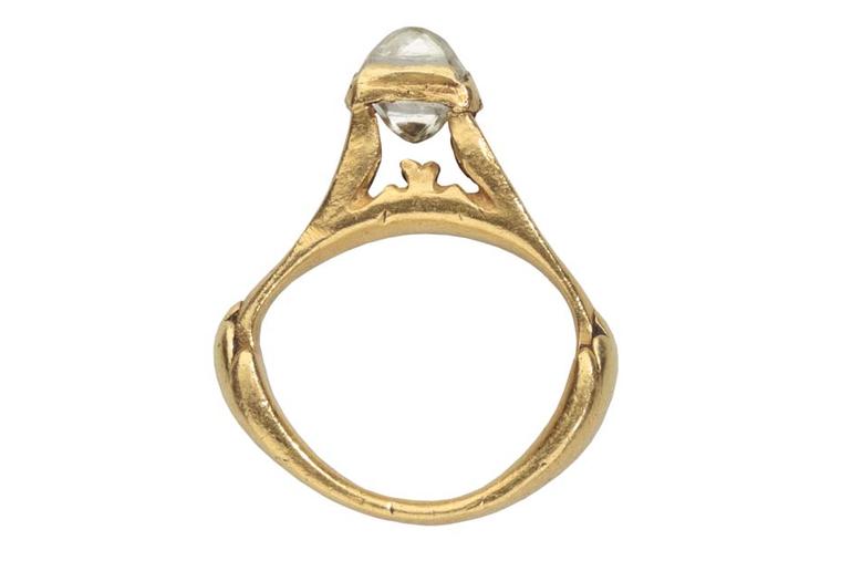 Les Enluminures De Clercq Roman diamond ring, dating back to the third or fourth century. Once part of the de Clercq collection of Roman and Byzantine jewellery, the ring features a central, natural uncut diamond with a double pyramid set in a high openwo
