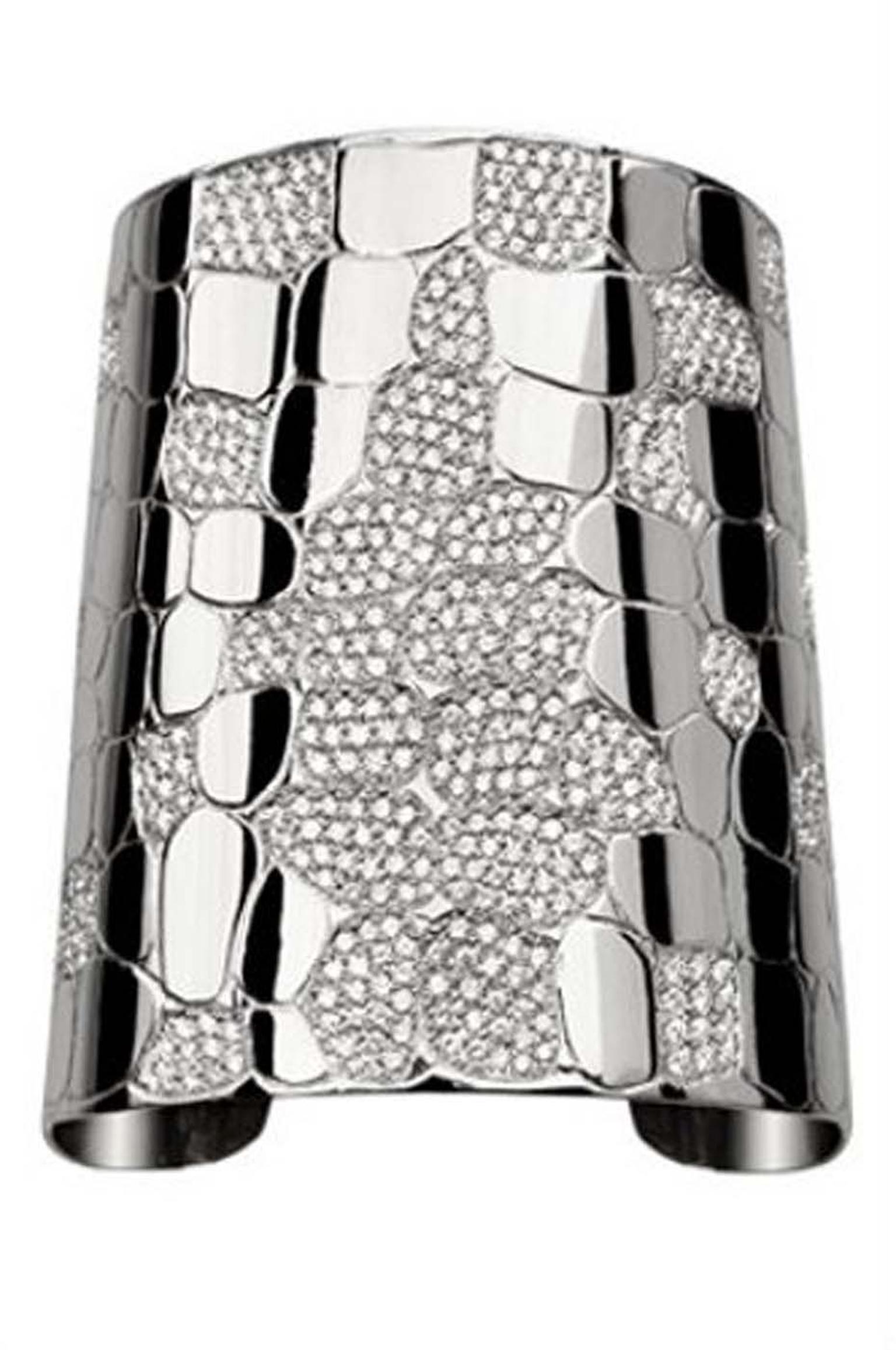 Elena Carrera Amazonia bracelet in white gold.