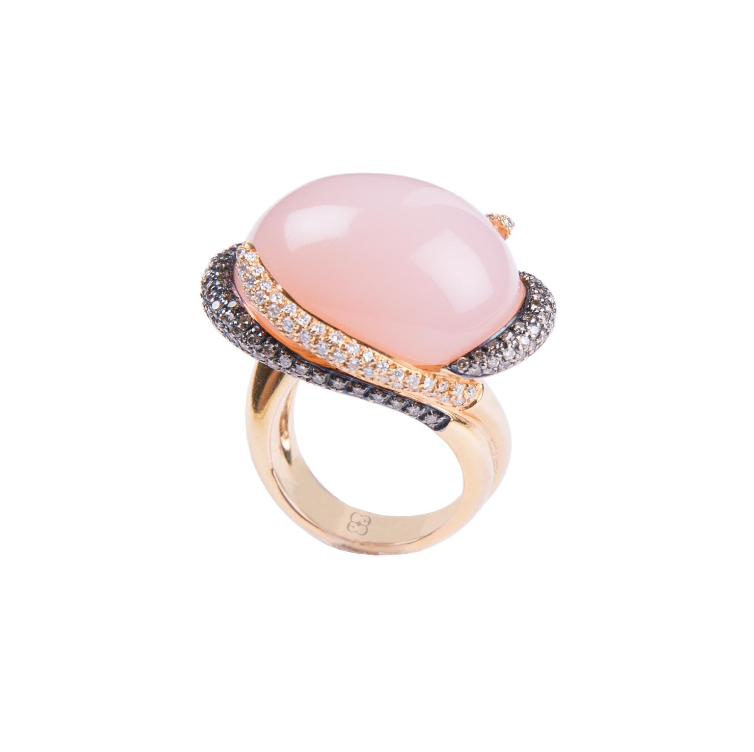 Elena C rose quartz ring with brown and white diamonds (5,830€).