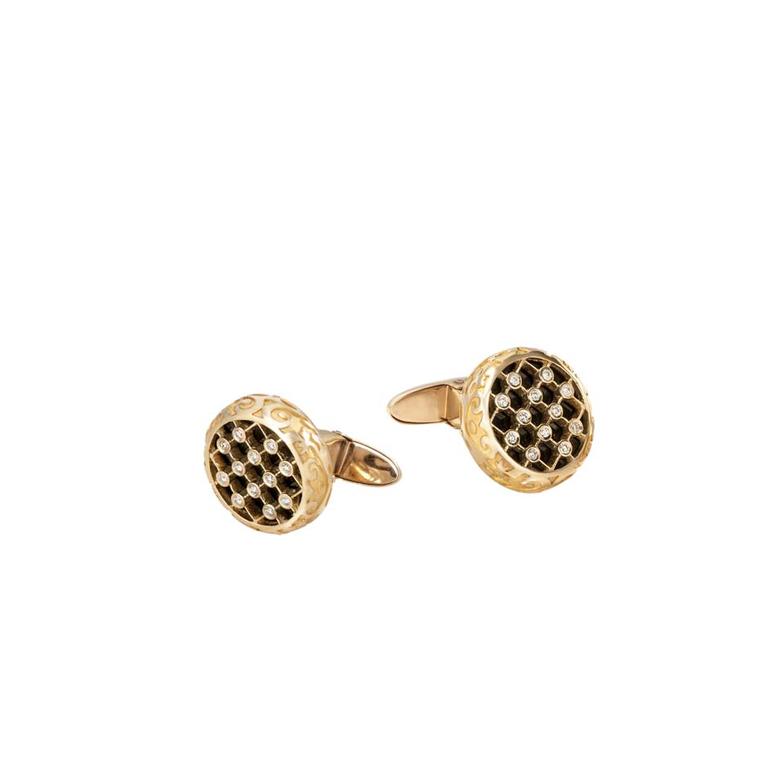 Carrera y Carrera Sierpes cufflinks in yellow gold and diamonds.