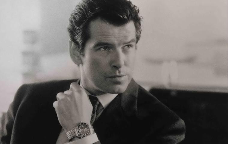 Two years after GoldenEye, a similar looking Omega watch appeared on Bond’s wrist. This time, the Omega Seamaster Professional 300m watch is endowed with an automatic COSC-chronometer certified movement.