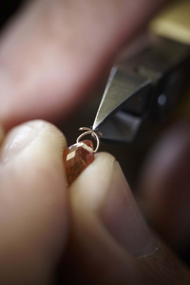 Each and every one of the dazzling 1,030 orange sapphires is patiently cut and set by hand. A total of 120 hours is spent on each de GRISOGONO Grappoli masterpiece.