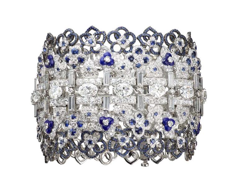 Chaumet Hortensia bracelet in white gold with diamonds, lapis lazuli and sapphires.