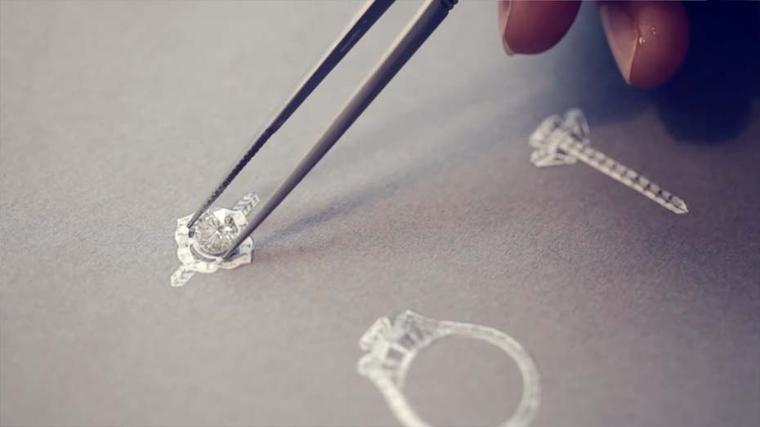 From buying the rough to cutting and polishing and, of course, making the jewels, Diamond House Graff is involved in the entire process. This gives Graff the ability to control the quality of the diamond from start to finish.