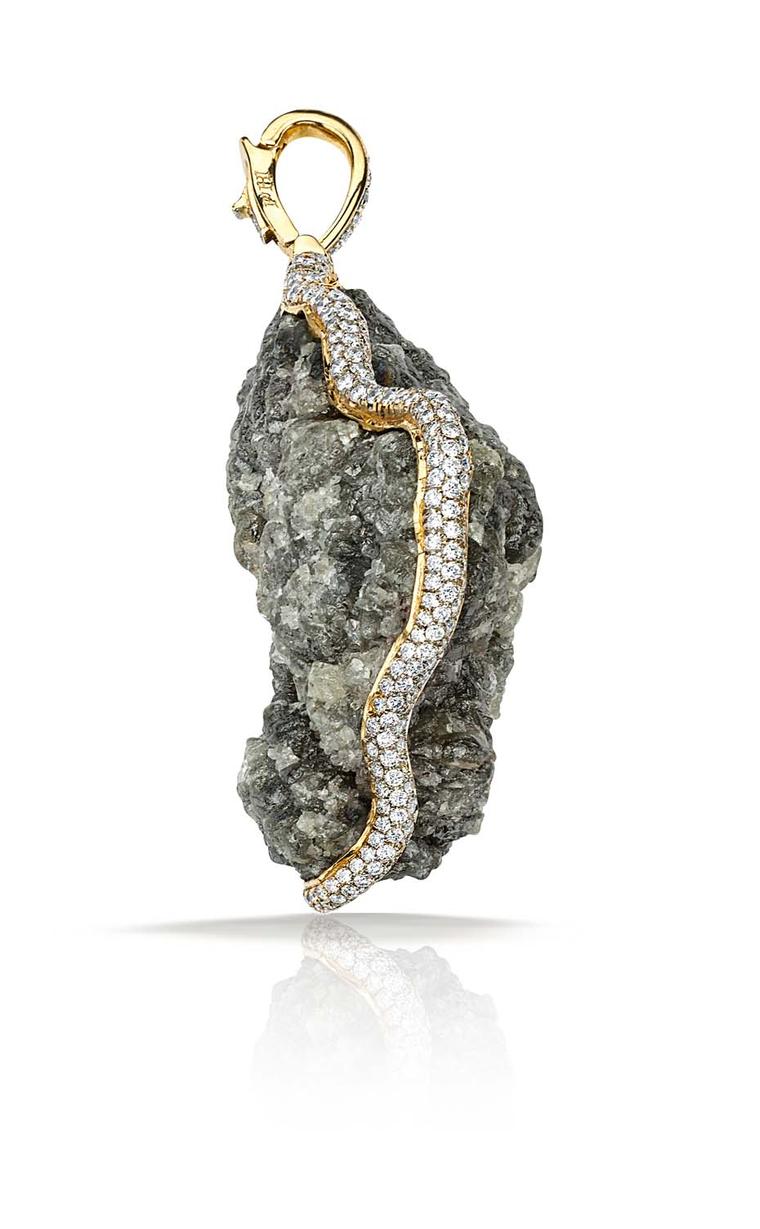 Pamela Huizenga gold pendant is designed to be worn on either side, it is set in a refined frame of double pavé white diamonds that flow naturally around the stone: "The delicate pavé contrasts with the roughness of the raw diamond and highlights its natu