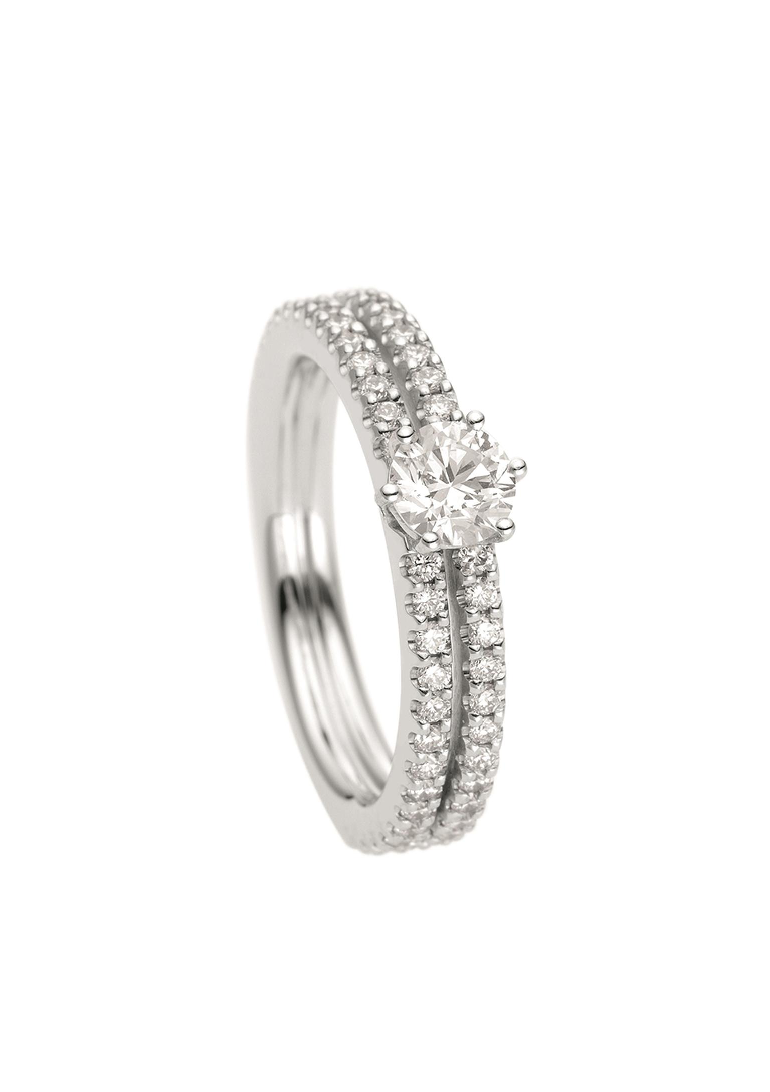 Round brilliant diamond engagement rings: unrivalled in popularity and sparkle