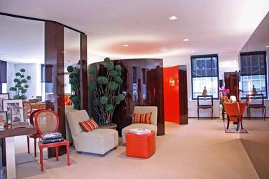 James de Givenchy: a surprising universe of passionately colorful