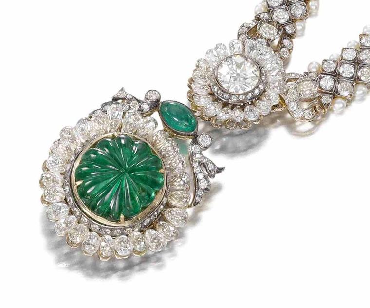 A central fluted emerald, weighing around 7.00ct, is surrounded by elongated briolette-cut diamonds that resemble the beading popular in Indian jewellery at the start of the 20th century.