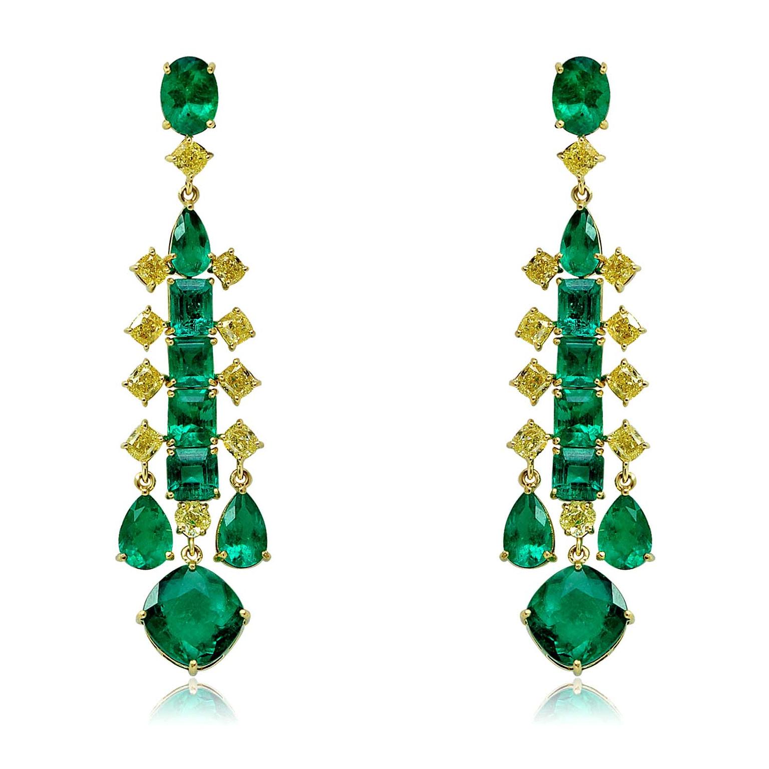 Sutra earrings with Colombian emeralds and canary yellow diamonds in yellow gold.