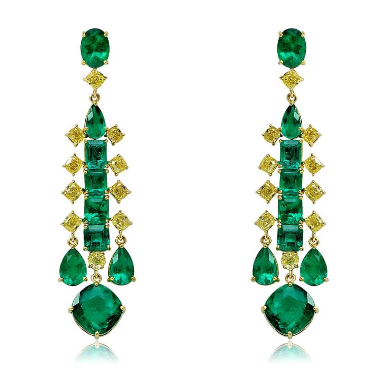 Sutra earrings with Colombian emeralds and canary yellow diamonds in yellow gold.