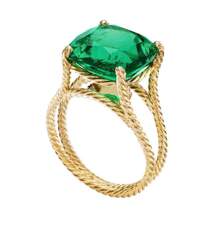 Extremely Piaget emerald ring in yellow gold.