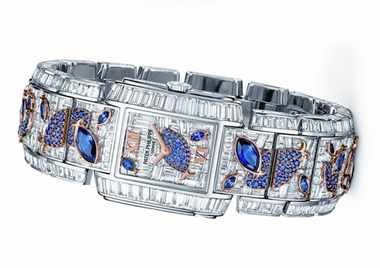 Like a miniature aquarium swimming with diamonds and fish, the Twenty-4® Haute Joaillerie Ref. 4909/110 "Aquatic Life" shows the world that Patek Philippe is at the top of its trade when it comes to the art of gem-setting.
