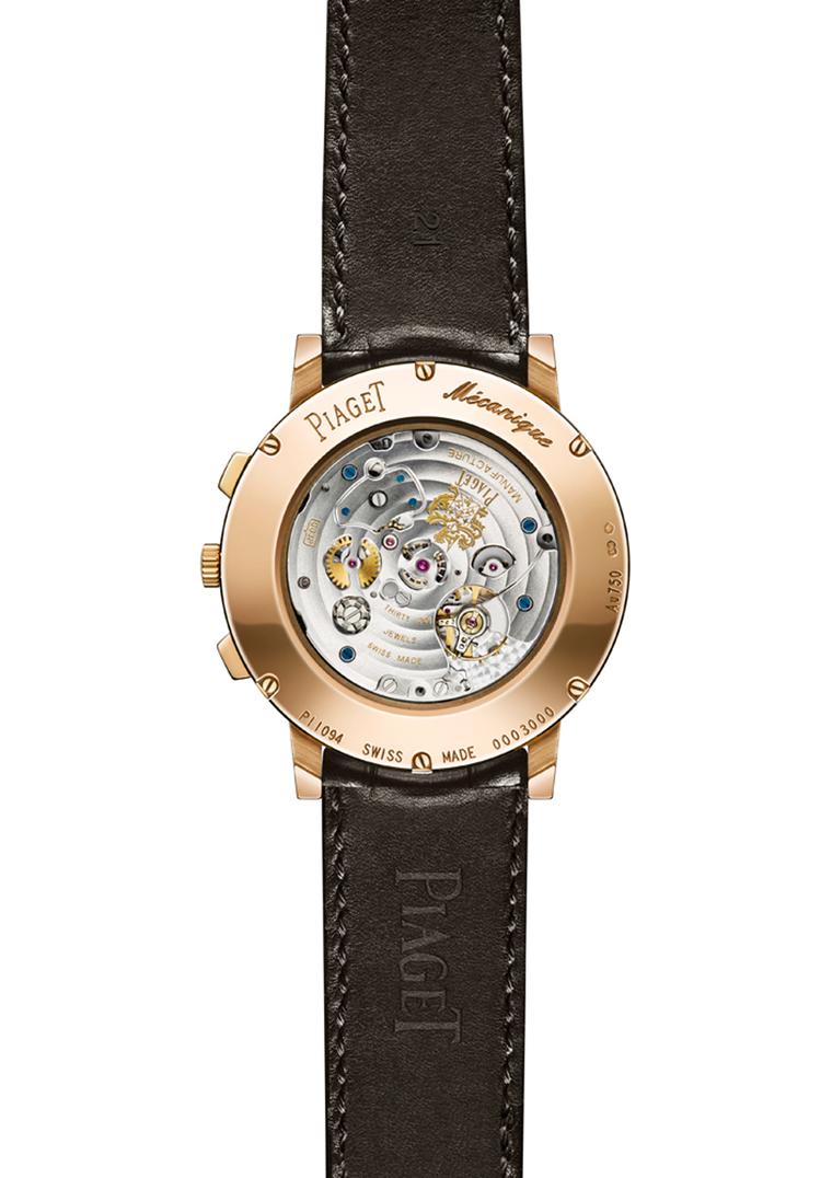 The 240 individual components that give life to calibre 883P are visible through the sapphire crystal caseback.