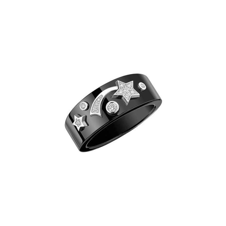 Chanel Cosmique ring in black ceramic and white gold set with brilliant-cut diamonds.