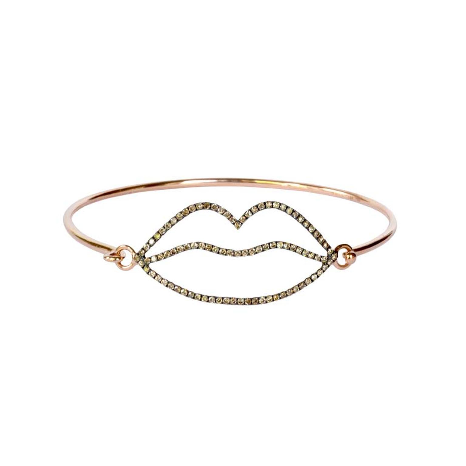 Rosa de la Cruz bracelet in yellow gold with brown diamond-encrusted lips.