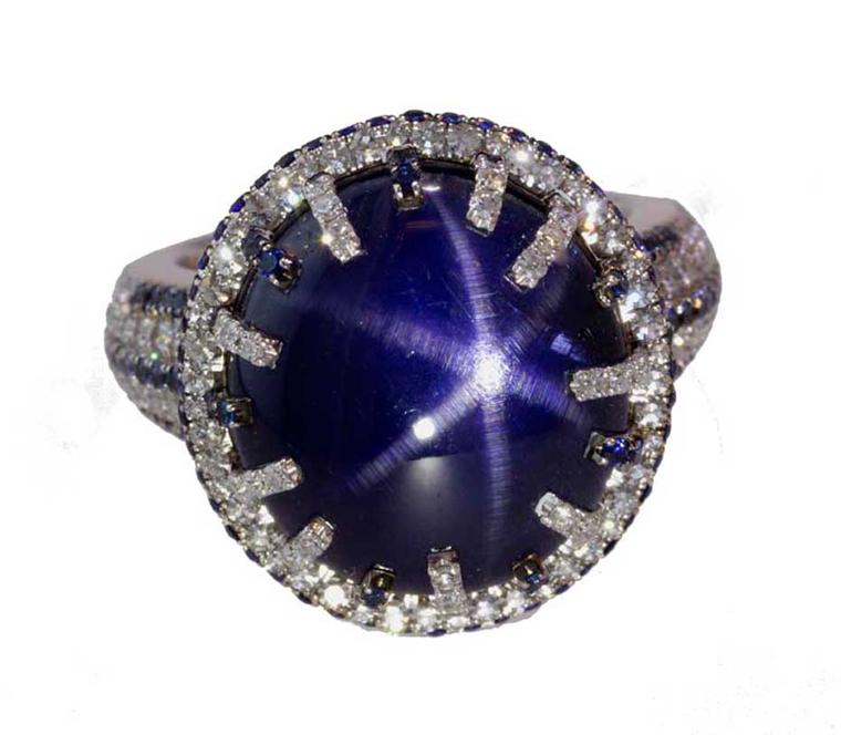 Martin Katz white gold ring with a central star sapphire cabochon from Sri Lanka.