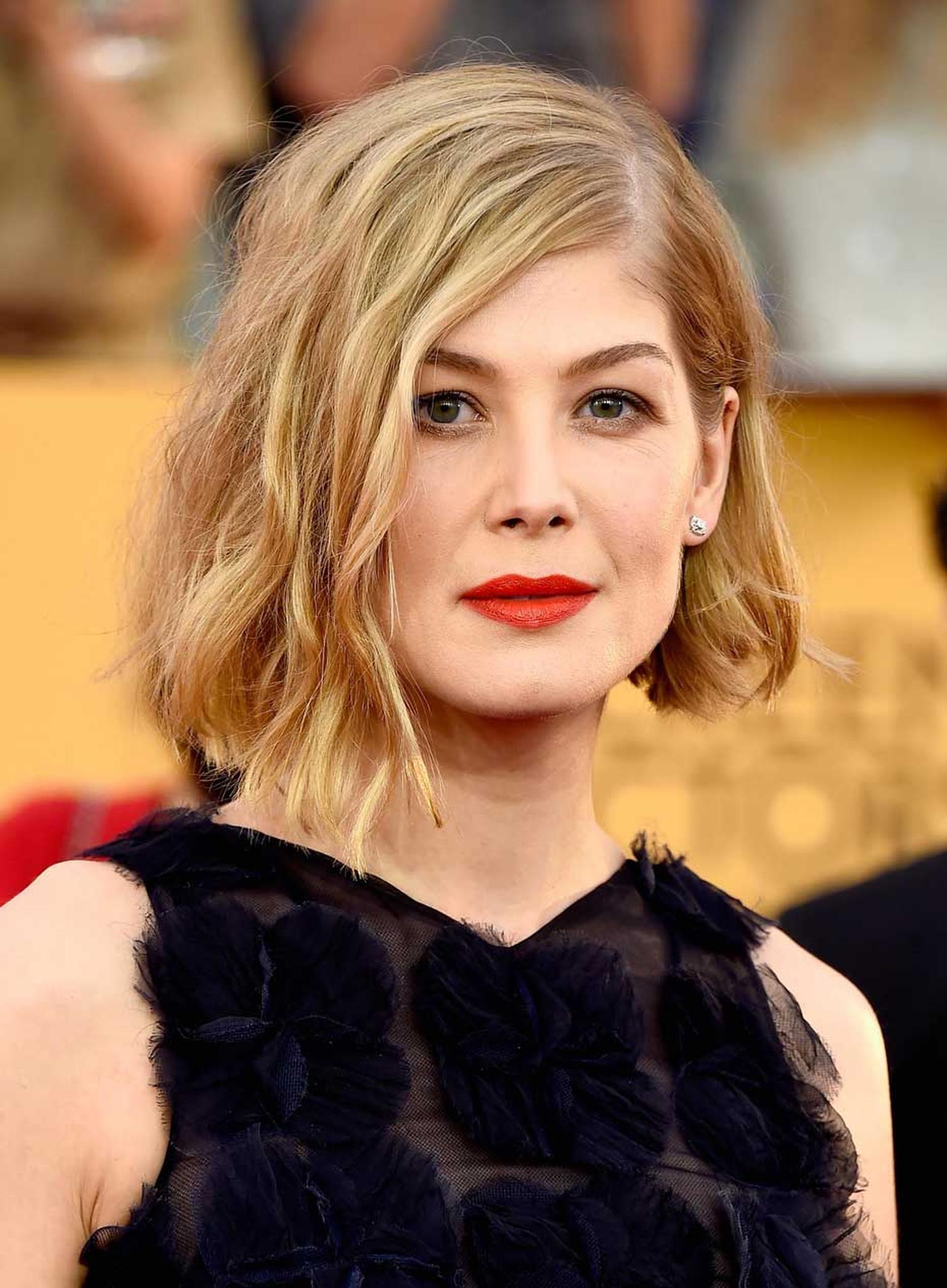 Outstanding Performance by a Female Actor in a Leading Role nominee Rosamund Pike wore old mine platinum stud Fred Leighton earrings to the 2015 SAG Awards. (Getty Images)