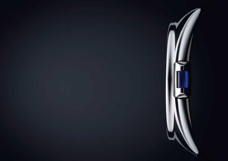 The new Clé collection opens the door to a more contained and tapered rotundity than the Ballon Bleu. The gently arching lugs lending the profile a graceful ergonomic line, which sits perfectly on the wrist. (Eric Maillet © Carti
