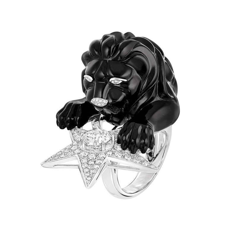 The second Chanel Constellation du Lion ring from the new Les Intemporels high jewellery collection features the same regal lion guarding a sparkling star, but this time the lion is carved out of onyx.