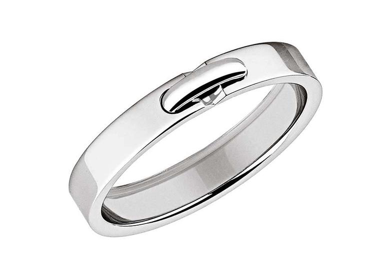 Liens de Chaumet platinum wedding band XXS model with a stylish link design.