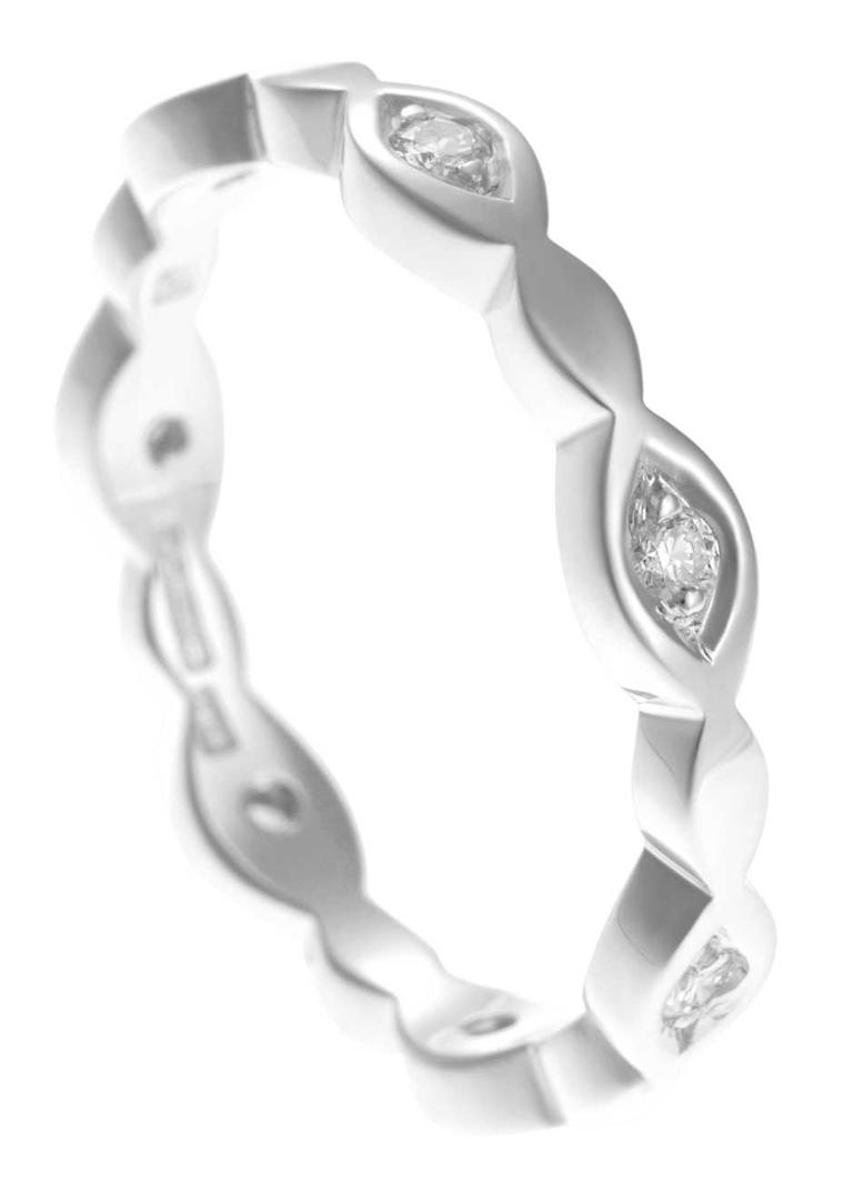 Fairtrade white gold ring with brilliant-cut diamonds from HK Jewellery.