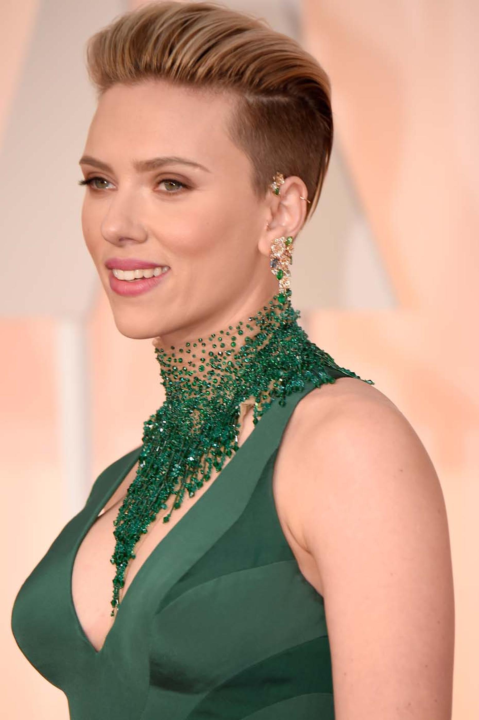 Actress Scarlett Johansson wowed the crowds with her red carpet jewelry, opting to accessorize her emerald green Atelier Versace gown, complete with dramatic Swarovski beaded collar, with a pair of mismatched earrings, ultra-modern Piaget Mediterranean Ga
