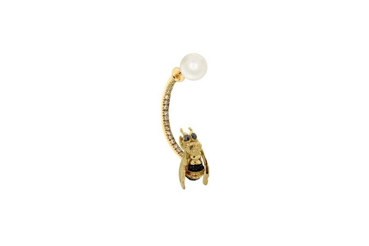 Delfina Delettrez To Bee or Not To Be earring in 18ct gold with 19 white diamonds, 10 yellow sapphires and one pearl.