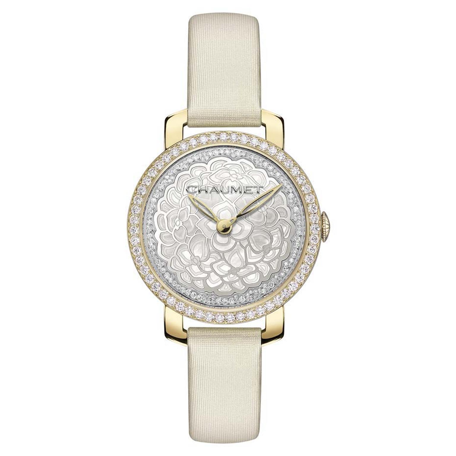 Chaumet Hortensia 31mm watch in yellow gold with a central hydrangea flower crafted in mother-of-pearl is powered by a reliable Swiss quartz movement.