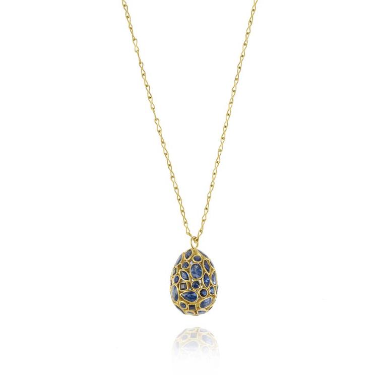 This 18ct yellow gold and sapphire egg pendant from Pippa Small, is a stylish alternative to a chocolate egg this Easter.