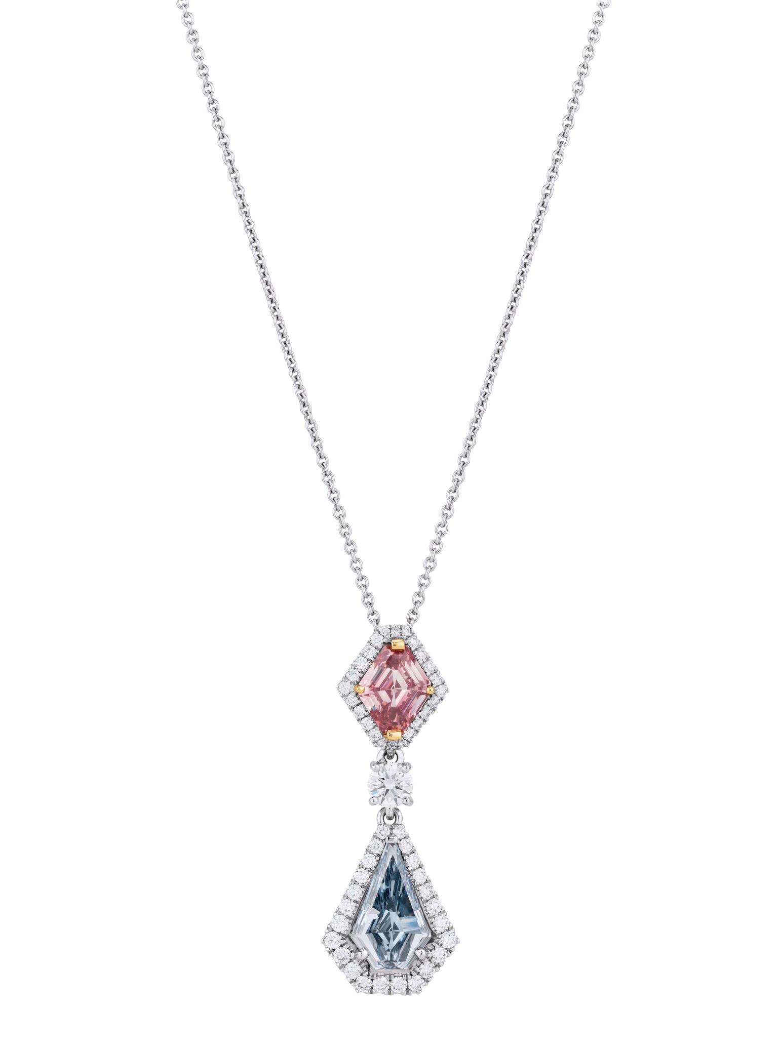 De Beers 1888 Master Diamonds Aura high jewellery pendant, set with a shield-cut Fancy Intense pink diamond, round brilliant diamonds and a shield-cut Fancy Intense blue diamond.