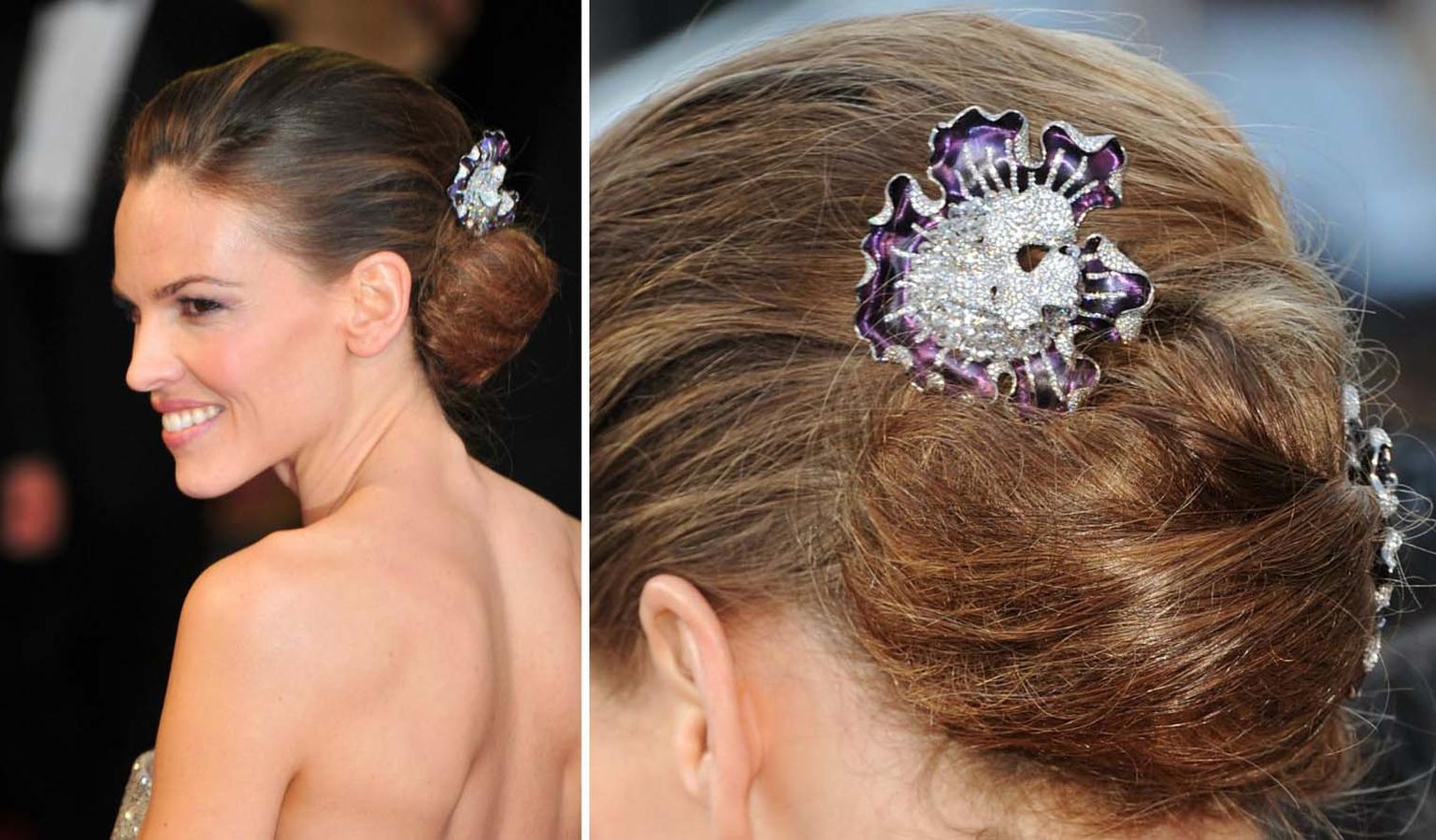 Hilary Swank wore a pair of Magic Orchid high jewellery earrings by Anna Hu as hair ornaments to the 2011 Oscars ceremony.