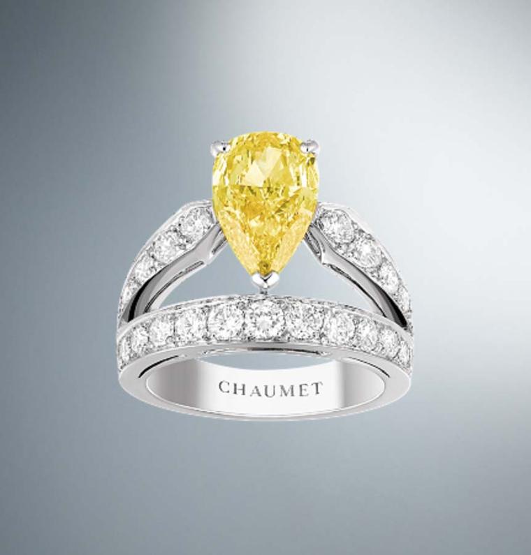 Chaumet jewellery Joséphine Tiara ring in platinum, fully pavéd with brilliant-cut diamonds and set with a pear-cut yellow diamond.