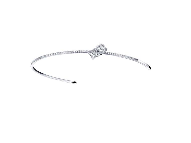 Dainty Alice band from the Louis Vuitton Monogram Fusion collection in white gold, with a star and flower diamond motif on one side.
