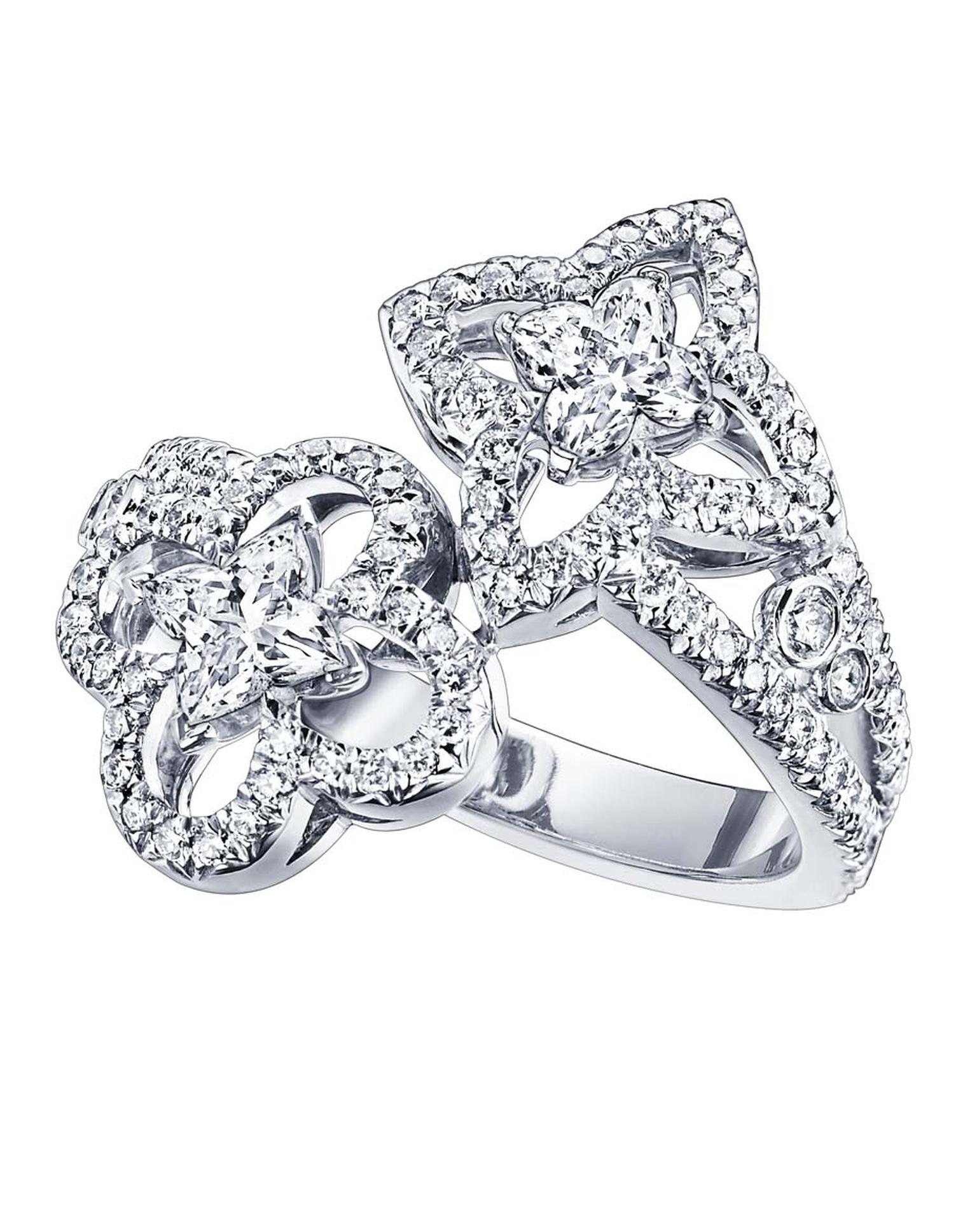 The most romantic of the Monogram Fusion Louis Vuitton rings is the Toi et Moi style, where a star and flower diamond come together, snugly wrapped around the finger.