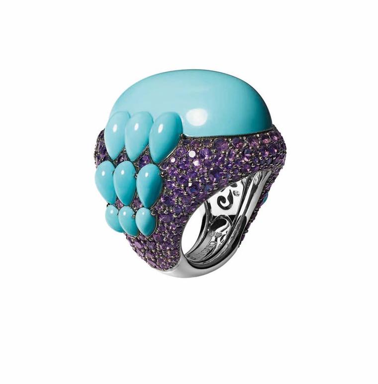 Melody of Colours turquoise and amethyst ring, set in white gold by de GRISOGONO.