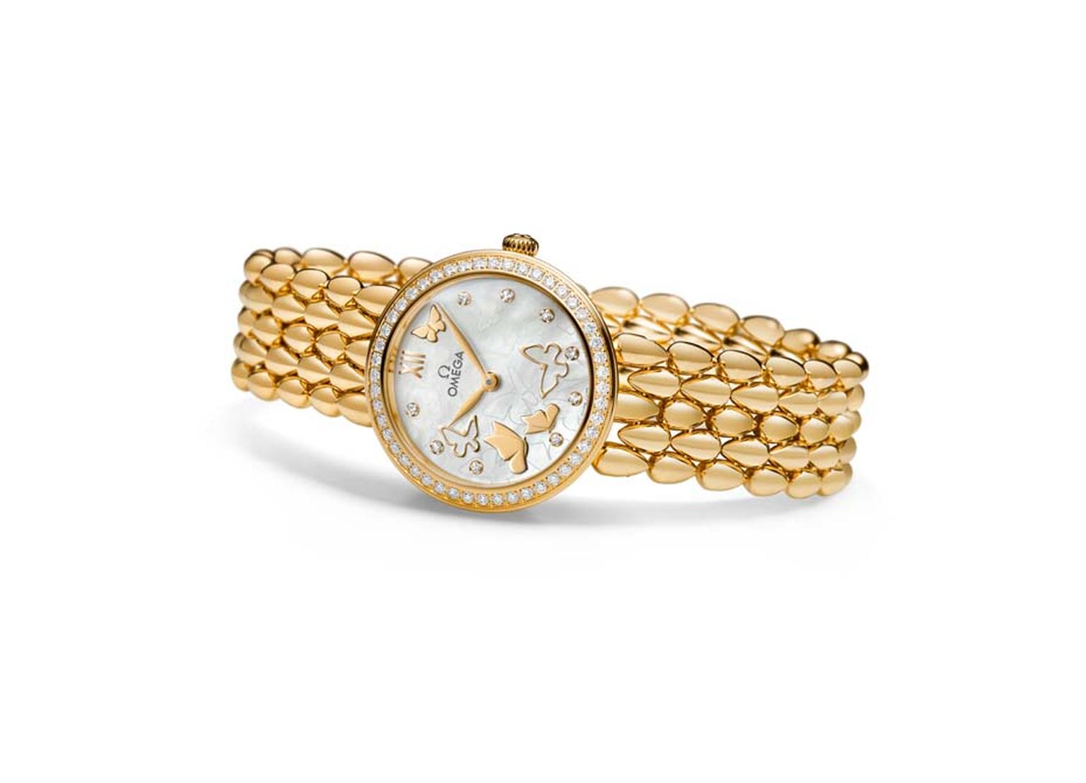 Omega De Ville Prestige Dewdrop 27.4mm watch in yellow gold has a glamorous gold jewelry bracelet inspired by the Omega Dewdrop collection. The dial of this model is decorated with diamond indices and gold butterflies against a white mother-of-pearl backg