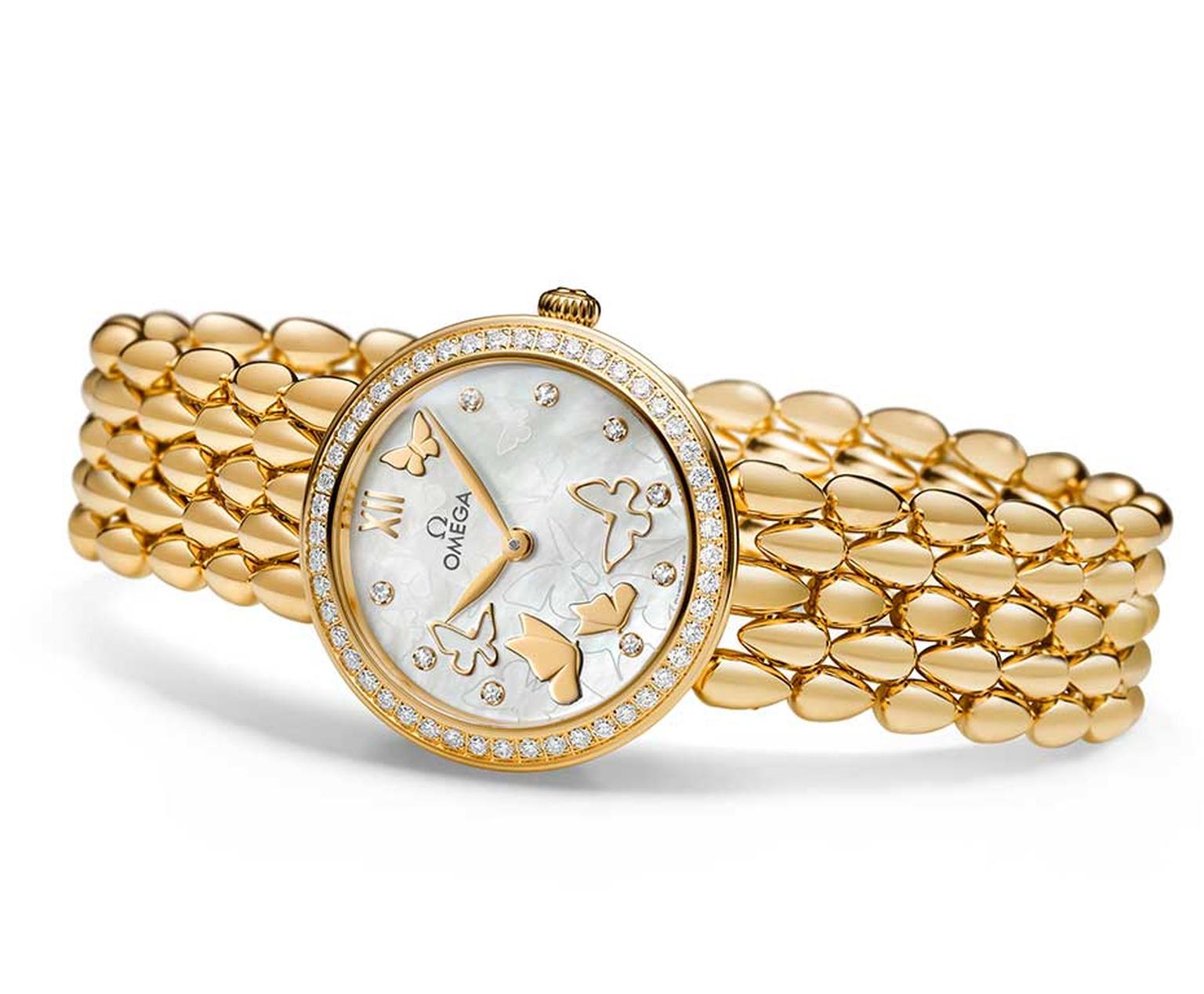 Omega De Ville Prestige Dewdrop 27.4mm watch in yellow gold has a glamorous gold jewelry bracelet inspired by the Omega Dewdrop collection. The dial of this model is decorated with diamond indices and gold butterflies against a white mother-of-pearl backg