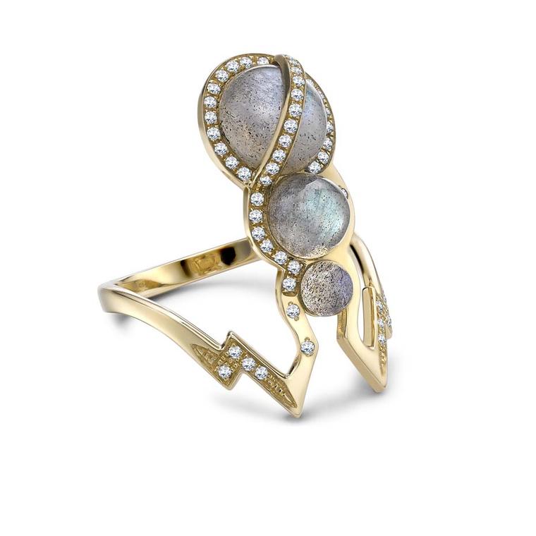 Venyx Theiya Obscura gold ring set with three labradorites and pavé diamonds.