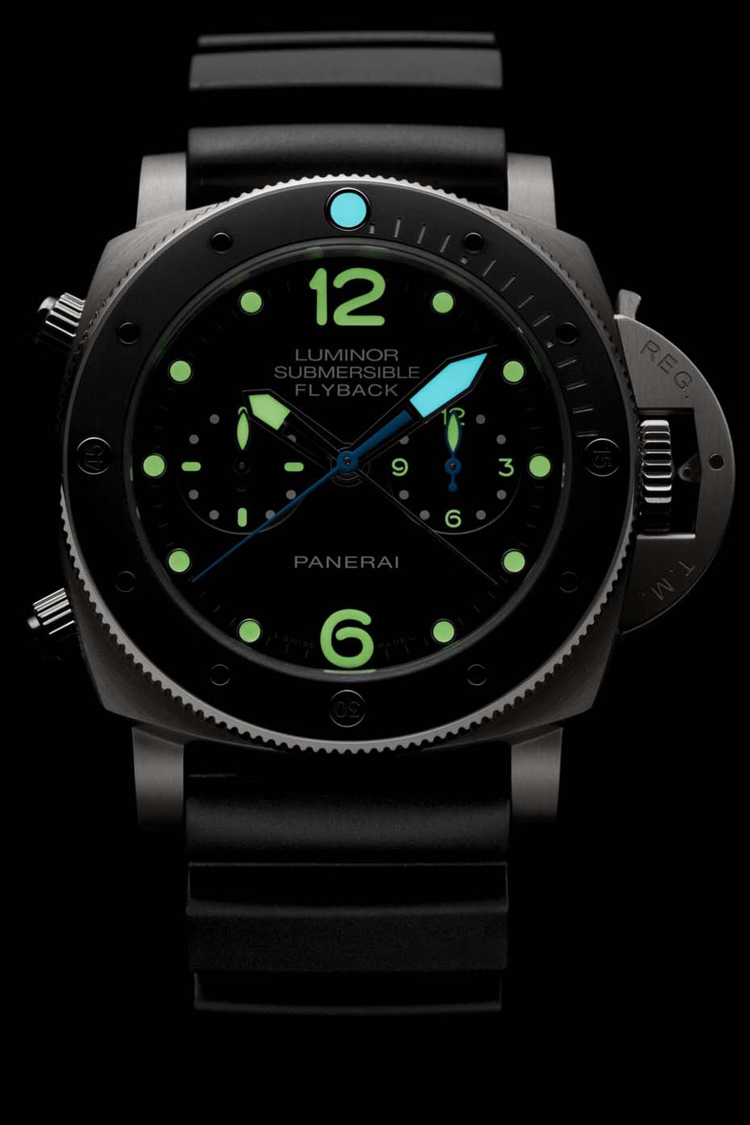 Panerai Luminor Submersible 1950 3 Days flyback chronograph was presented this year at the SIHH watch salon. The 47mm titanium case and dial of this professional dive watch, with water-resistance to 300 metres, glows in the depths thanks to the applicatio