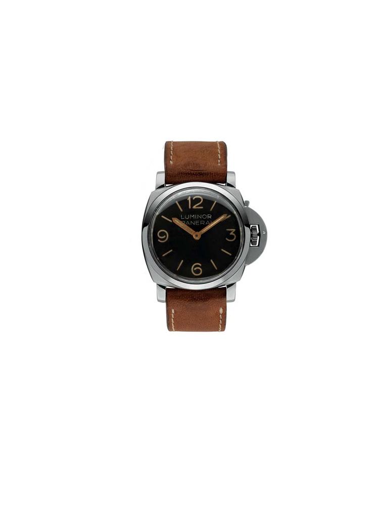 Panerai Luminor watch 1950 confirmed the company's vocation as a professional dive watch manufacturer. With a very similar dial and case, the big difference over the Radiomir model was the large crown-protecting bridge with a lever to increase the watch's