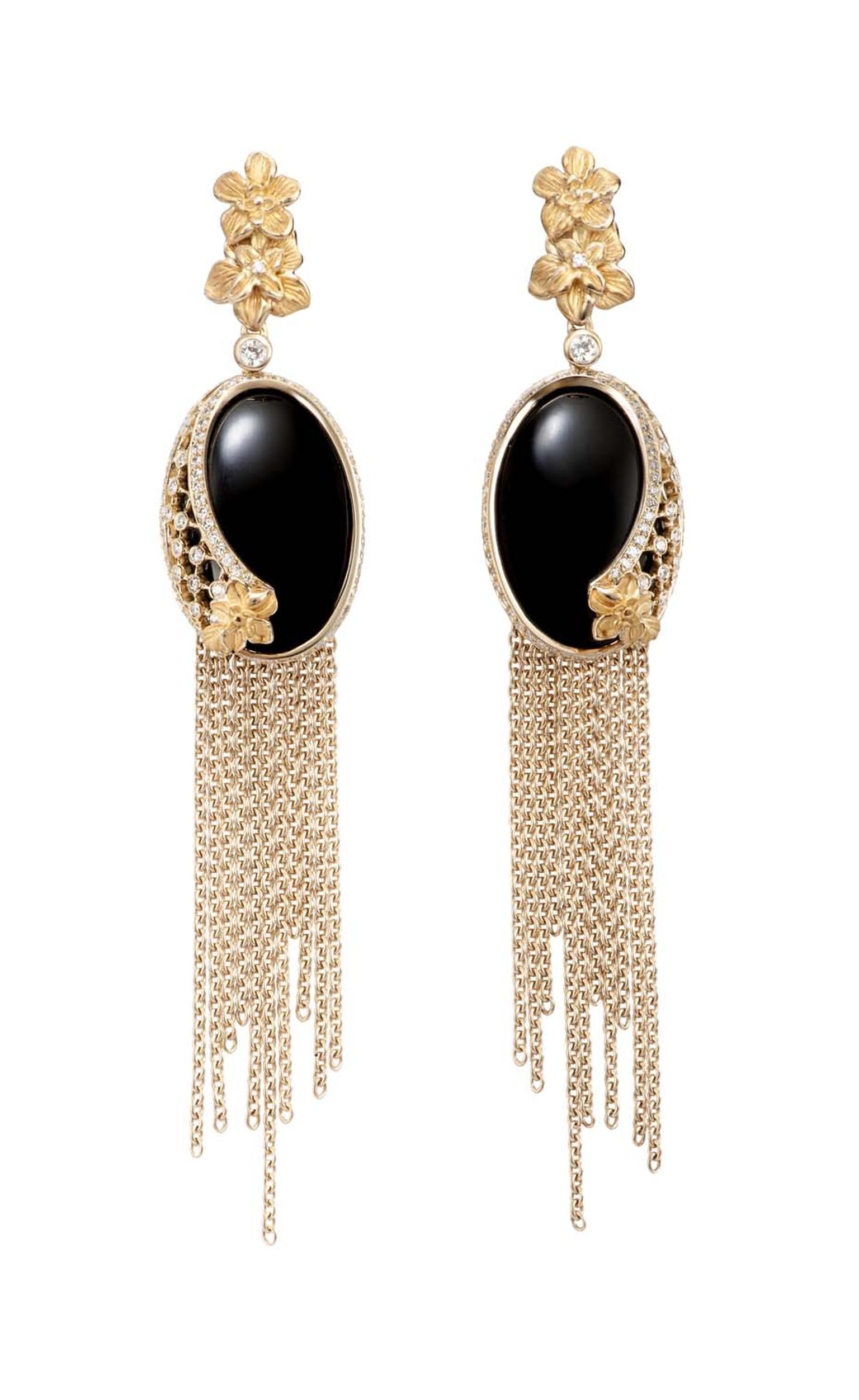 Met Gala 2015_Kate Beckinsale_Carrera y Carrera_Sierpes maxi earrings in yellow gold, onyx and diamonds.jpg