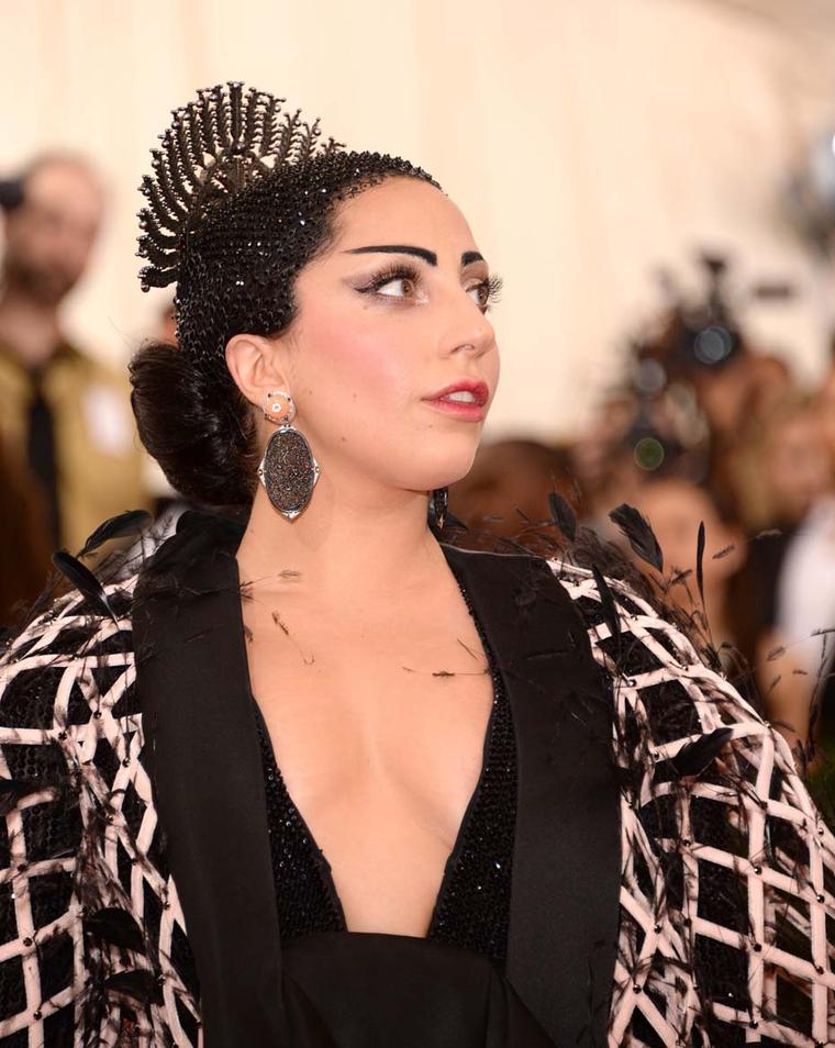 Wearing coral, black jade and diamond earrings by Fred Leighton and a diamond and black enamel modernist ring, Lady Gaga wowed the crowds at the Met Gala in her Oriental-themed outfit.