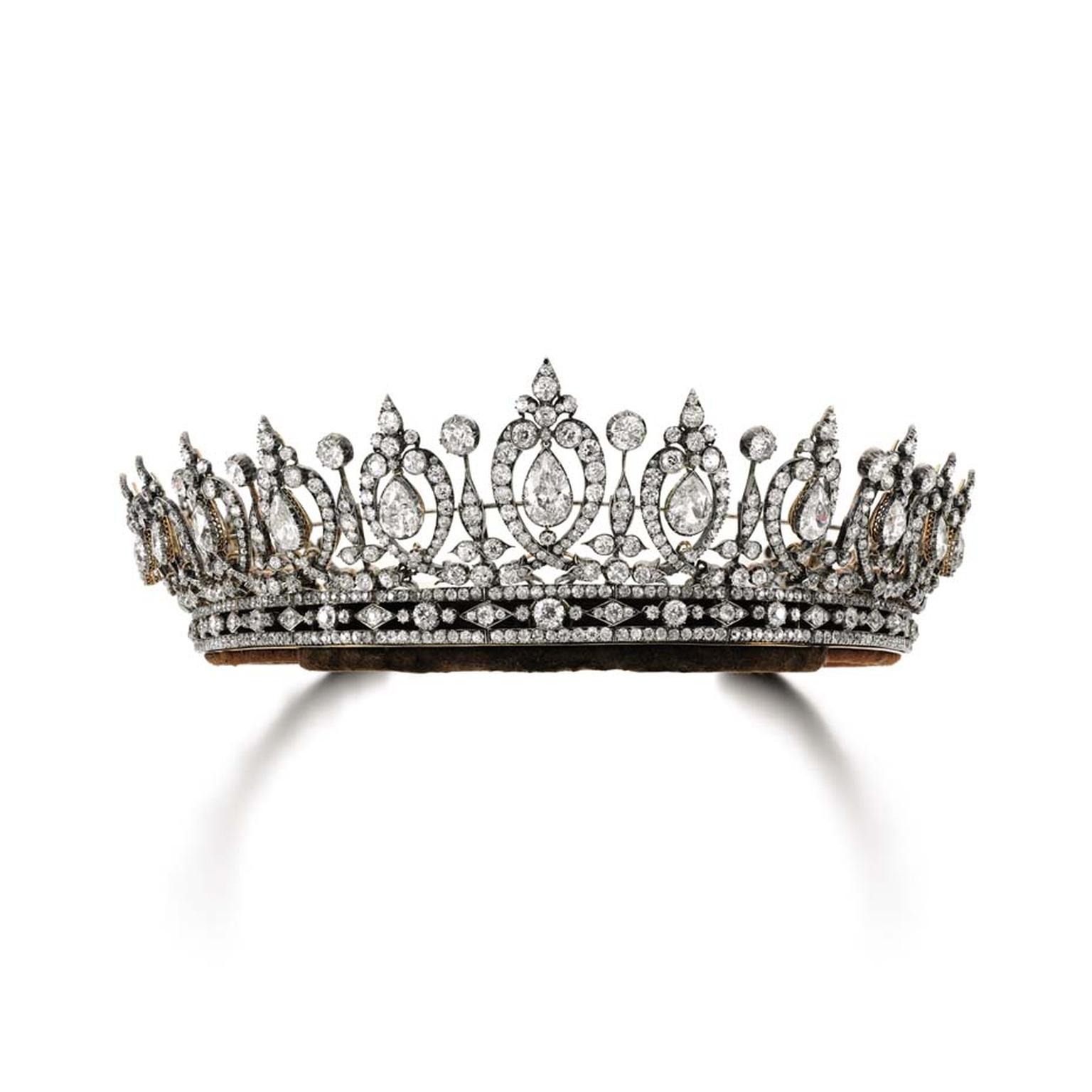 A 19th century diamond tiara belonging to the Duchess of Roxburghe went under the hammer for $848,326 after an intense bidding battle.