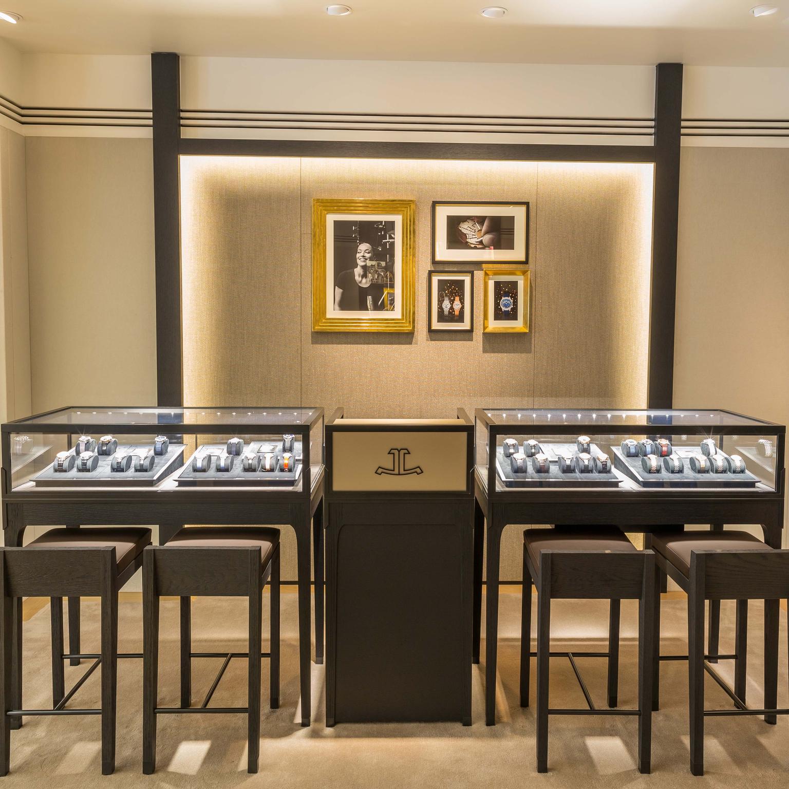 The warm sycamore wood, textured walls and flow of the rooms encapsulate Jaeger-LeCoultre's rich history, technological prowess and watchmaking mastery.